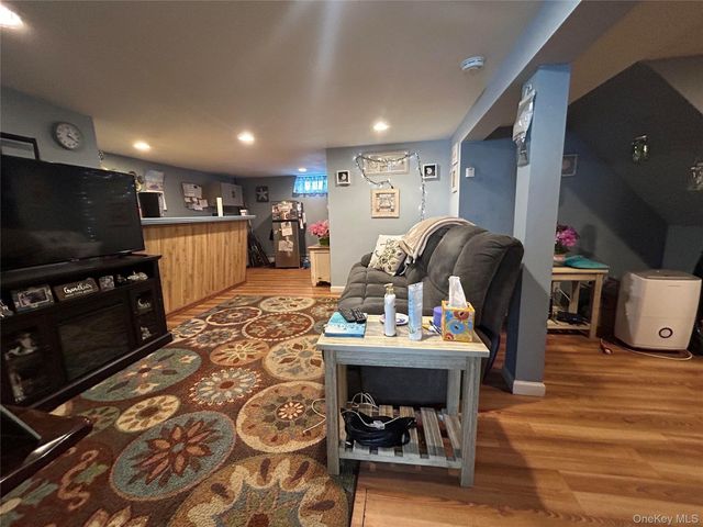 1123 Hyman Avenue, Bay Shore, NY 11706