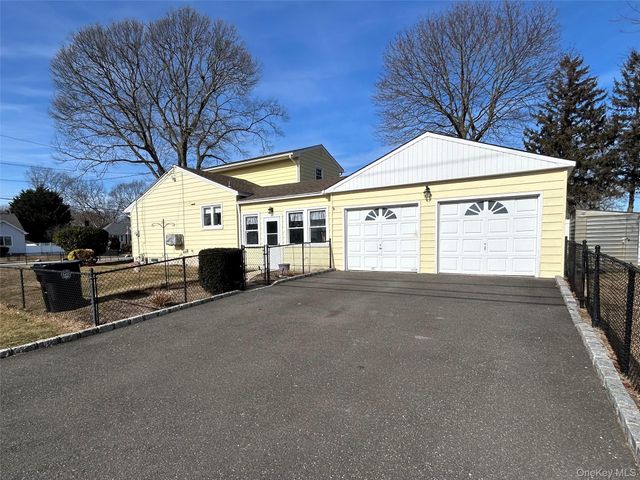 1123 Hyman Avenue, Bay Shore, NY 11706