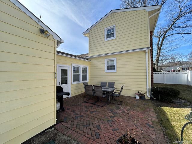 1123 Hyman Avenue, Bay Shore, NY 11706