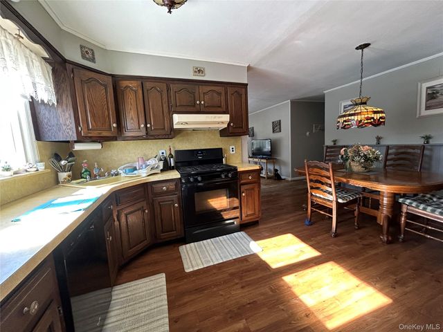 1123 Hyman Avenue, Bay Shore, NY 11706