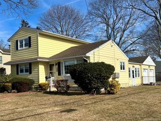 1123 Hyman Avenue, Bay Shore, NY 11706