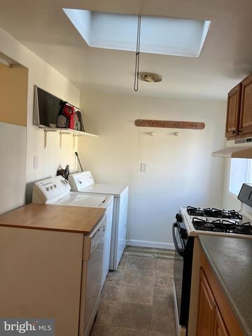 8048 MONTAGUE ST, Philadelphia, PA 19136