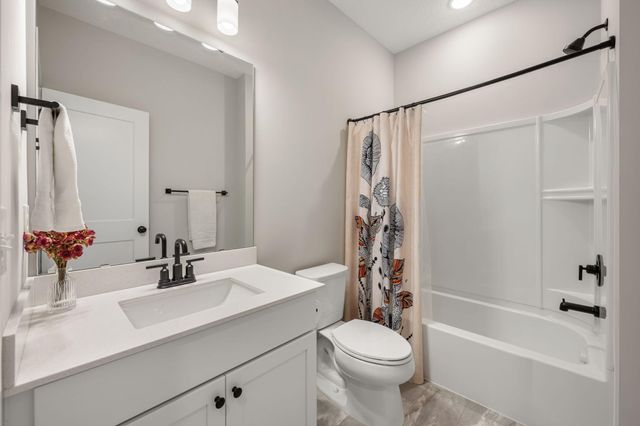 10811 40th Street N, Lake Elmo, MN 55042