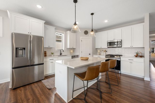 10811 40th Street N, Lake Elmo, MN 55042