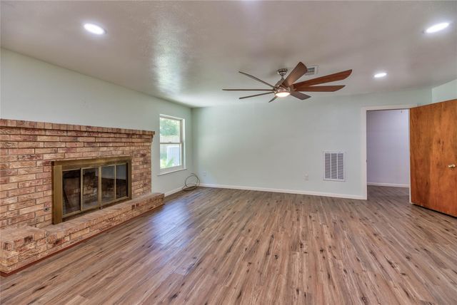 3003 Paul Knox Street, Huntsville, TX 77320