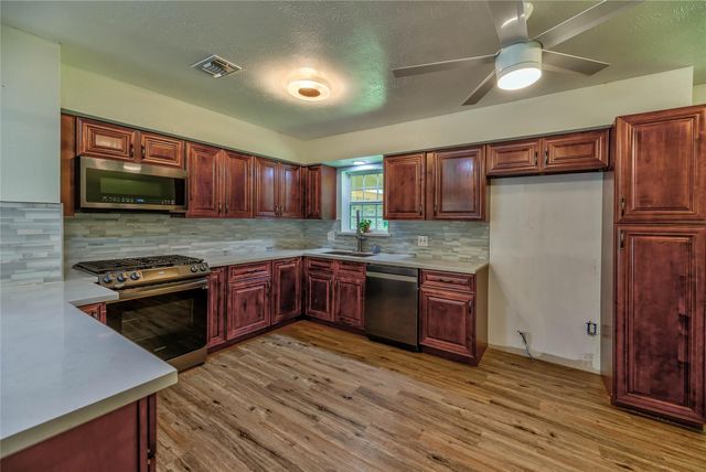 3003 Paul Knox Street, Huntsville, TX 77320