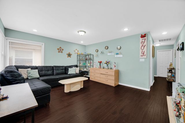 16145 Hermitage Avenue, Markham, IL 60428