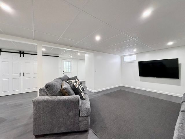 77-79 Harrington Ave, Shrewsbury, MA 01545