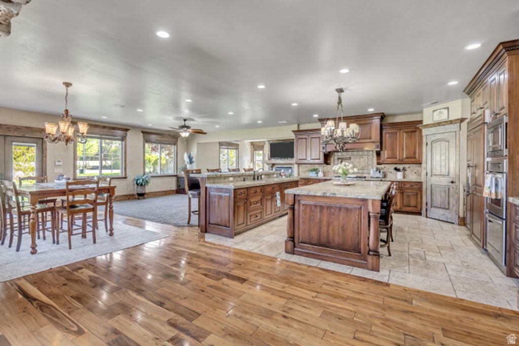 Image 14 of property listing at 812 W 4230 N, Pleasant Grove, UT 84062