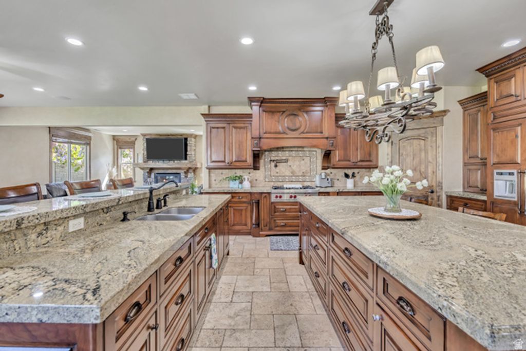 Image 19 of property listing at 812 W 4230 N, Pleasant Grove, UT 84062