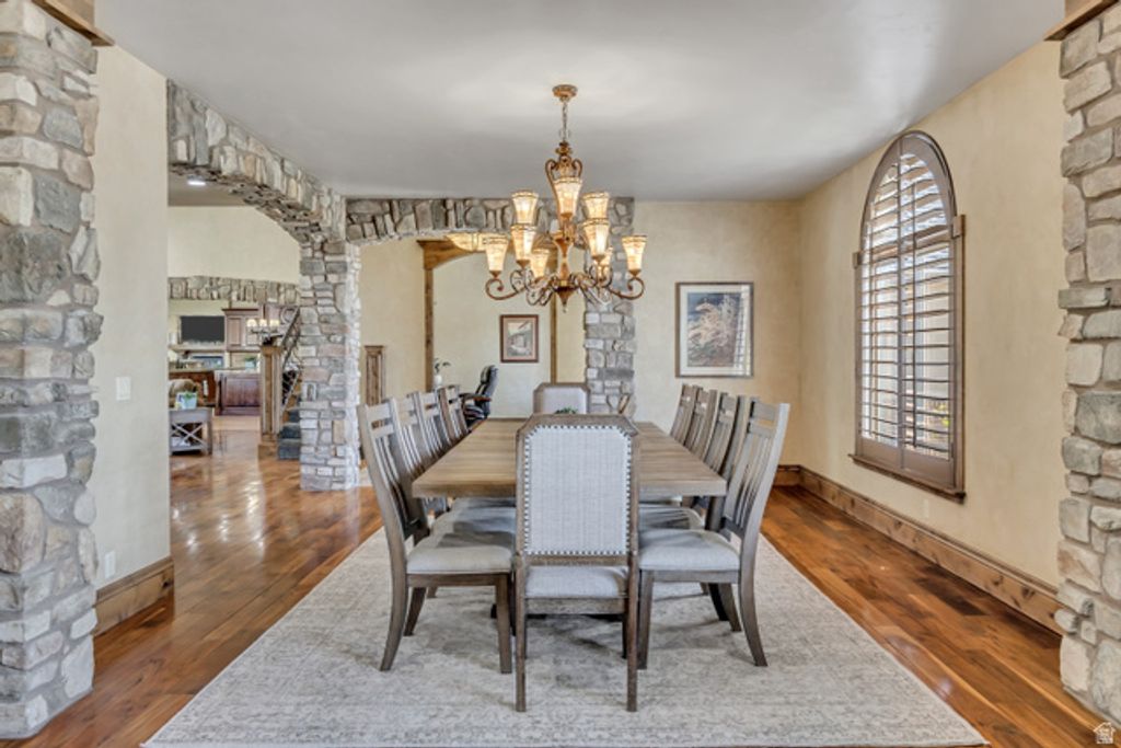 Image 5 of property listing at 812 W 4230 N, Pleasant Grove, UT 84062