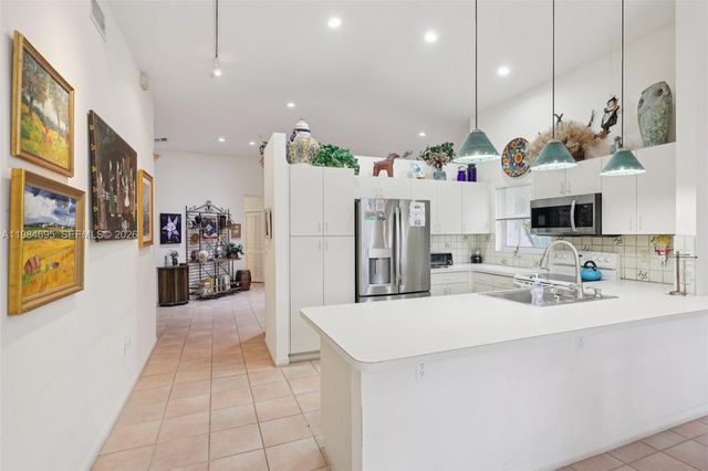 15201 S Wilshire Cir S, Pembroke Pines, FL 33027