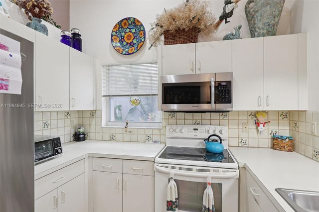 15201 S Wilshire Cir S, Pembroke Pines, FL 33027