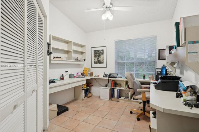 15201 S Wilshire Cir S, Pembroke Pines, FL 33027