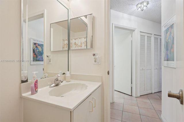 15201 S Wilshire Cir S, Pembroke Pines, FL 33027