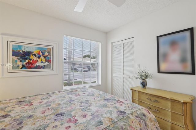 15201 S Wilshire Cir S, Pembroke Pines, FL 33027