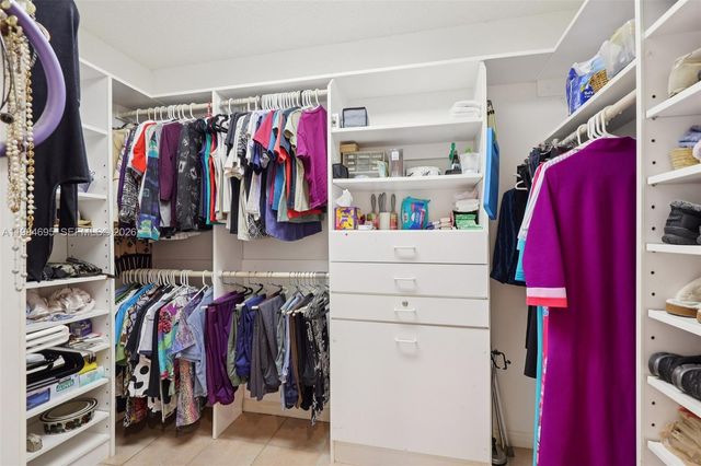 15201 S Wilshire Cir S, Pembroke Pines, FL 33027