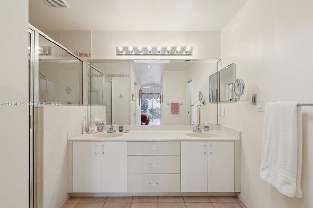 15201 S Wilshire Cir S, Pembroke Pines, FL 33027