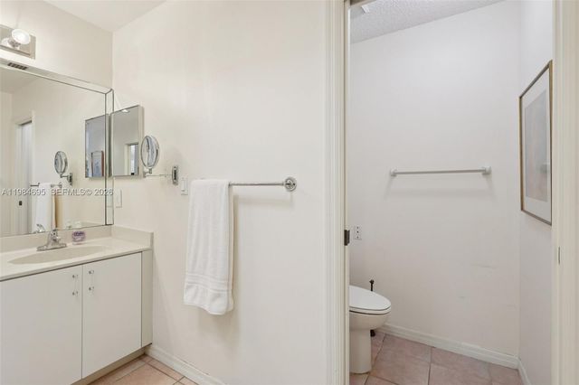 15201 S Wilshire Cir S, Pembroke Pines, FL 33027