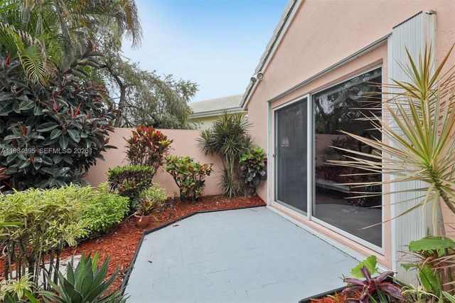 15201 S Wilshire Cir S, Pembroke Pines, FL 33027