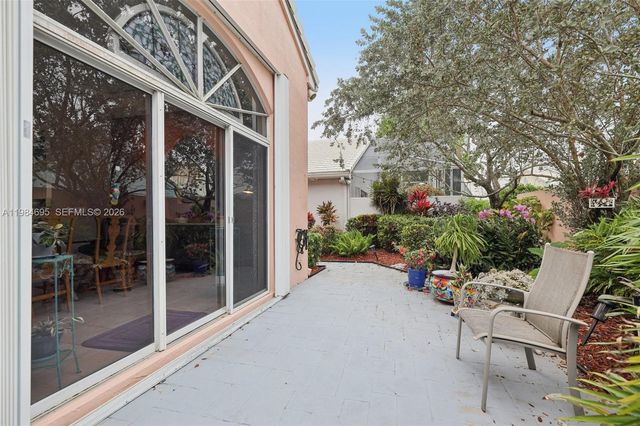 15201 S Wilshire Cir S, Pembroke Pines, FL 33027