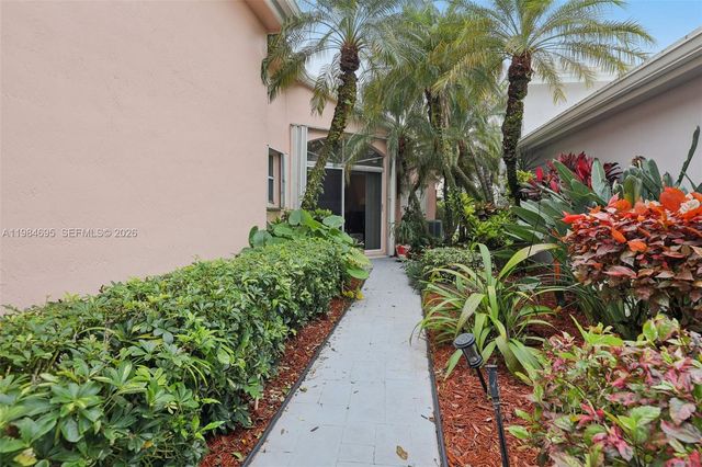 15201 S Wilshire Cir S, Pembroke Pines, FL 33027