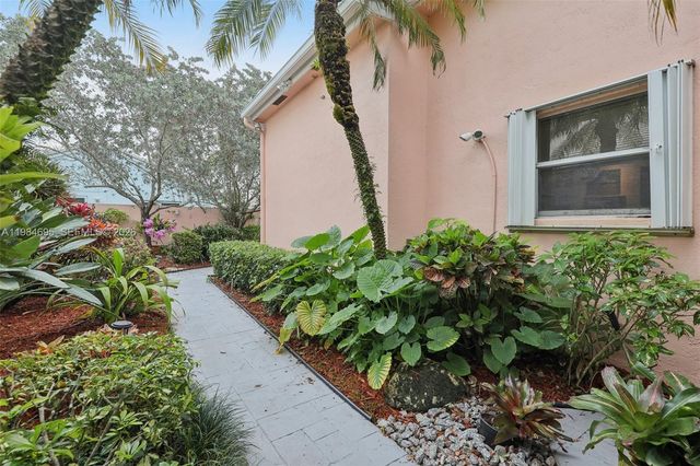 15201 S Wilshire Cir S, Pembroke Pines, FL 33027