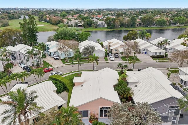 15201 S Wilshire Cir S, Pembroke Pines, FL 33027