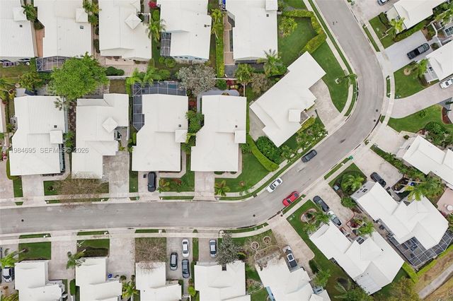 15201 S Wilshire Cir S, Pembroke Pines, FL 33027