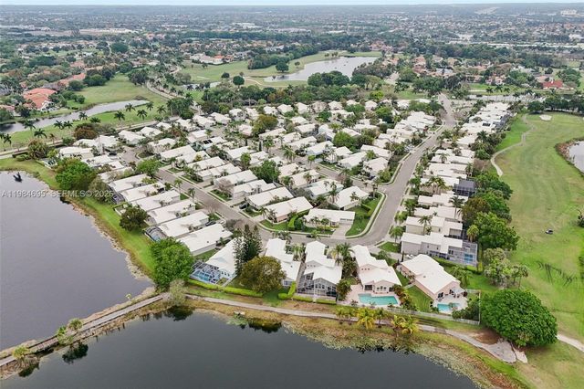 15201 S Wilshire Cir S, Pembroke Pines, FL 33027