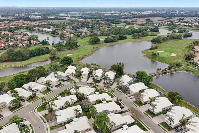 15201 S Wilshire Cir S, Pembroke Pines, FL 33027