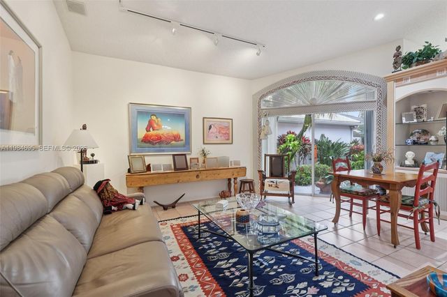 15201 S Wilshire Cir S, Pembroke Pines, FL 33027