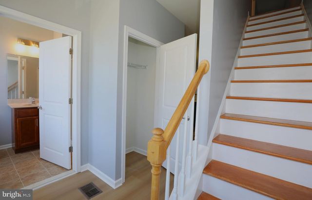 10 ROWAND WAY E, Clementon, NJ 08021
