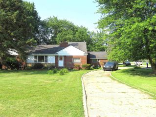 42501 Utica Road, Sterling Heights, MI 48314