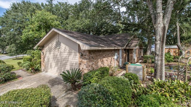 7739 Manini Way, Diamondhead, MS 39525