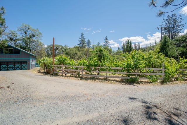 4970 Old Stage Road, Central Point, OR 97502