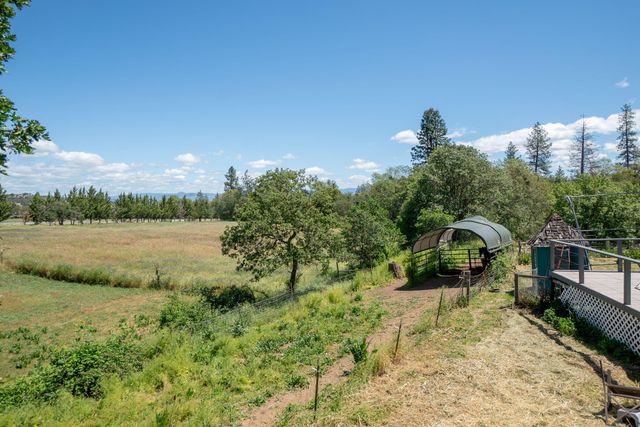 4970 Old Stage Road, Central Point, OR 97502