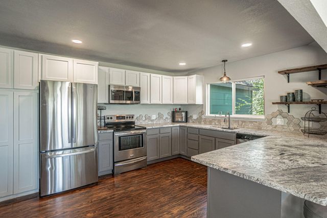 4970 Old Stage Road, Central Point, OR 97502