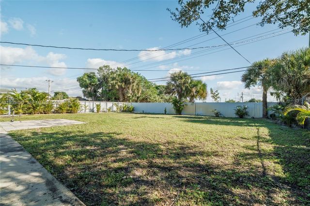 20731 NW 32nd Pl, Miami Gardens, FL 33056