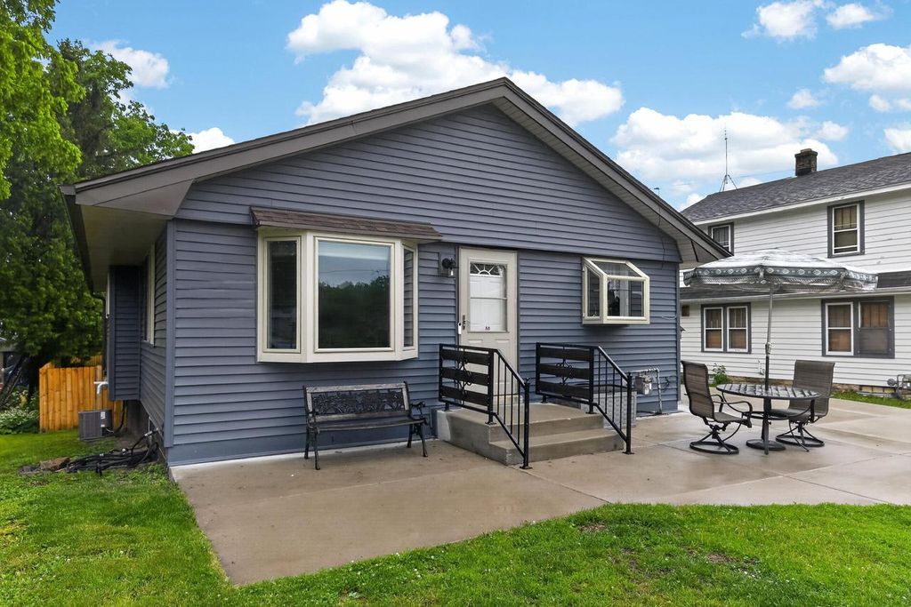 401 Harvey AVENUE, Waukesha, WI 53186
