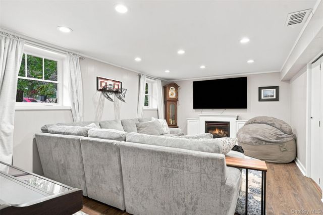 21 Smith Street, Red Hook, NY 12571