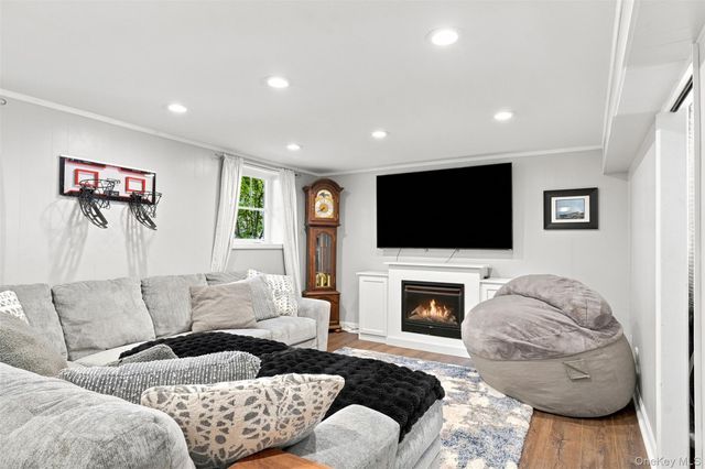 21 Smith Street, Red Hook, NY 12571