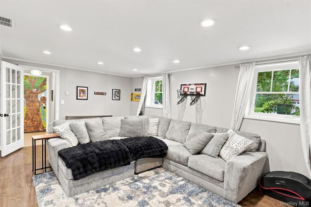 21 Smith Street, Red Hook, NY 12571