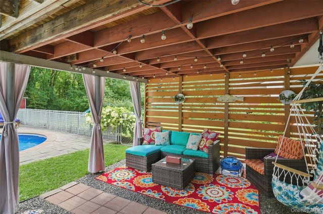 21 Smith Street, Red Hook, NY 12571