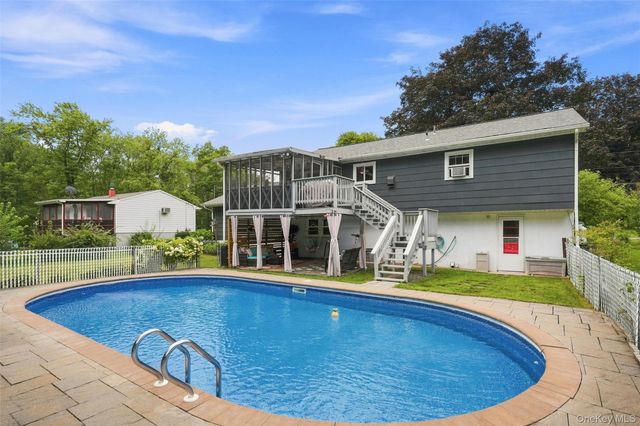 21 Smith Street, Red Hook, NY 12571