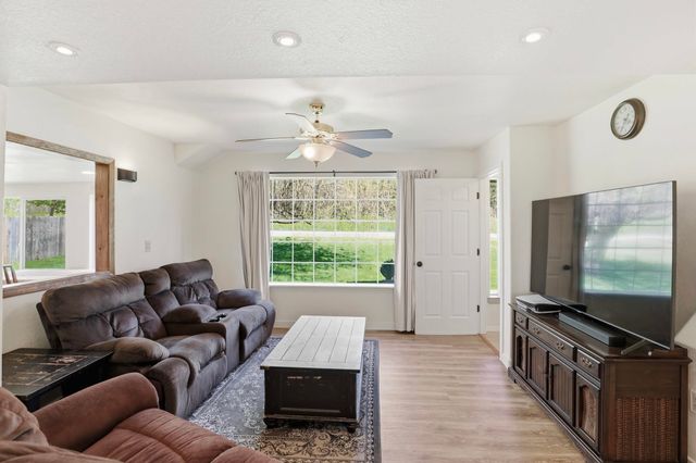 4422 RAILROAD Ave, Clayton, WA 99110