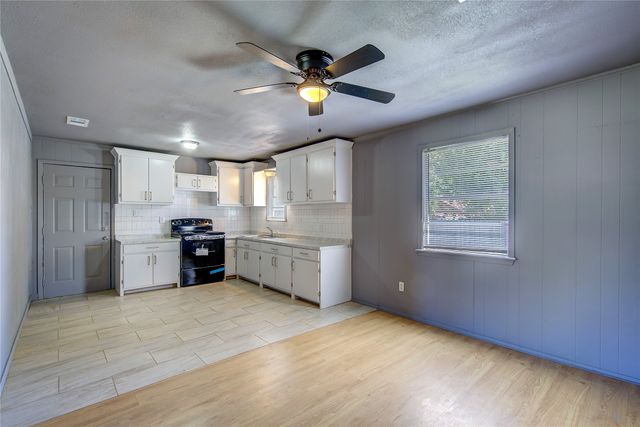101 Mcbride Street, Lone Oak, TX 75453