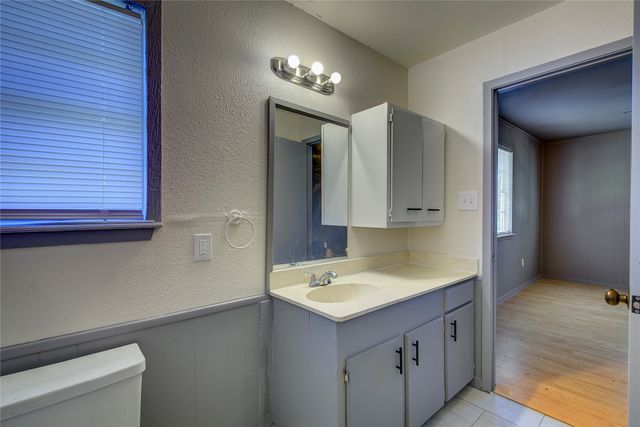 101 Mcbride Street, Lone Oak, TX 75453