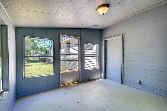 101 Mcbride Street, Lone Oak, TX 75453