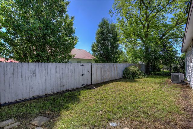 101 Mcbride Street, Lone Oak, TX 75453